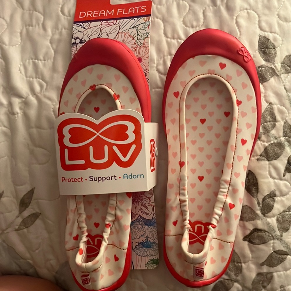 1/$10 or 2/$15 LUV DREAM FLATS Sweet Hearts Red Euro size 32 (1)